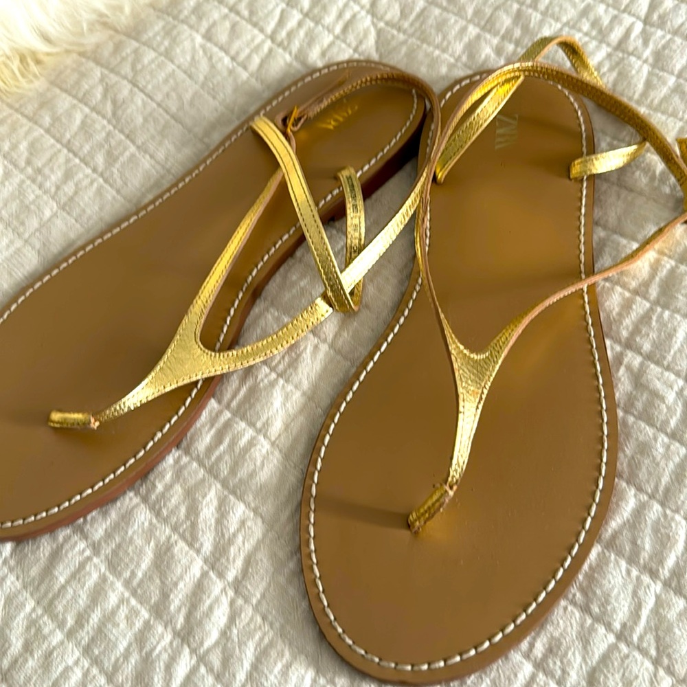 Zara gold thong sandals. Size 10 women’s